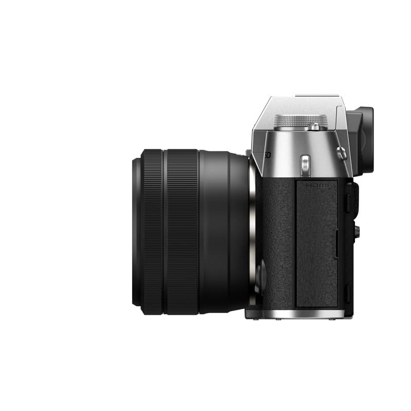 Fujifilm X-T50 Kamera mit XC 15-45mm Objektiv in Silber.