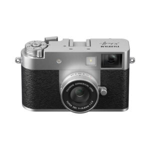 Fujifilm X-HF1 Kamera in Silber mit Objektiv und Bedienelementen.